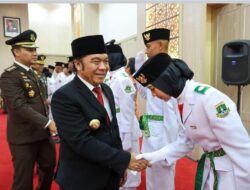 Pj Gubernur Al Muktabar Kukuhkan Paskibraka Provinsi Banten Tahun 2024