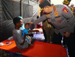 Tinjau Posko Pengungsian Erupsi Lewotobi, Kapolri Pastikan Pelayanan dan Kebutuhan Warga