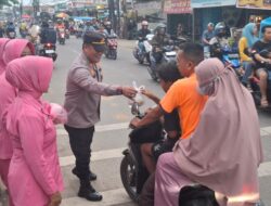 Polsek Rajeg Polresta Tangerang Gelar Pembagian Takjil untuk Warga