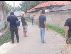 CIPTAKAN LINGKUNGAN BERSIH,” WARGA RT.02/01 GELAM PABUARAN KELURAHAN KUTA JAYA, LAKUKAN KERJA BAKTI BERSAMA.