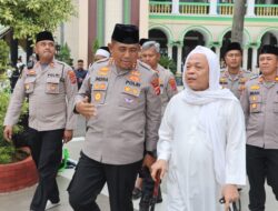 Sowan ke Abah Entoh Cilongok, Kapolresta Tangerang Diberi Hadiah Tasbih
