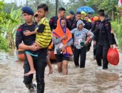 Banjir dan Longsor di Bali, Polri Bantu Evakuasi Warga 