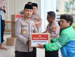 Peduli Mitra Transportasi Online, Kapolres Metro Tangerang Kota Salurkan 50 Paket Sembako