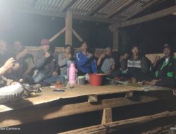 Untuk Meminimalisir Tindak Kejahatan, Pemerintahan Pekon Sinar Jawa Bersama Masyarakat Memasang Portal Di Perbatasan Pekon.