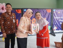 Semarak Satu Tahun TAMASYA, Dharma Wanita BKKBN Banten Mengajar Anak-anak