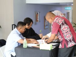 Gubernur Andra Soni Beri Contoh, Gerakan Antar Anak Ambil Rapot Perkuat Pendidikan Karakter