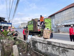Camat Talang Padang Pimpin Bersih-bersih Titik Rawan Banjir, Tindak Lanjuti Instruksi Bupati Tanggamus