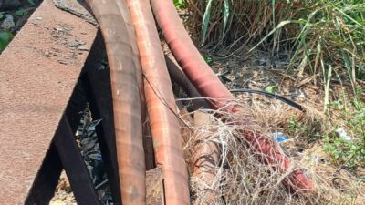 Diduga Jaringan 20 kV Terbuka di Atas Saluran Air, Wartawan Mata Tinta Rakyat Desak UID PLN Banten Bertindak Cepat Demi Keselamatan Publik