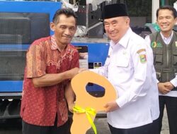 Bupati Tanggamus Serahkan Lima Unit Alsintan Bantuan Kementan, Perkuat Modernisasi Pertanian