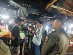 Kadis Koperindag dan Kasat Pol PP Tanggamus Sosialisasi Dini Hari, Ajak Pedagang Tempati Pasar Modern Talang Padang