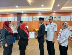 Wabup Agus Suranto Lantik Sekretaris Disdukcapil, Auditor dan Guru, Tekankan Pelayanan Cepat dan Humanis