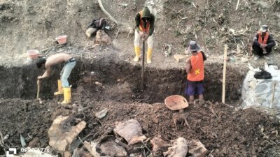 Proyek Pembangunan Turap Situ Warung Rebo Disorot Ketua DPD IWO-I Kabupaten Tangerang, K3 dan Papan Informasi Jadi Pertanyaan